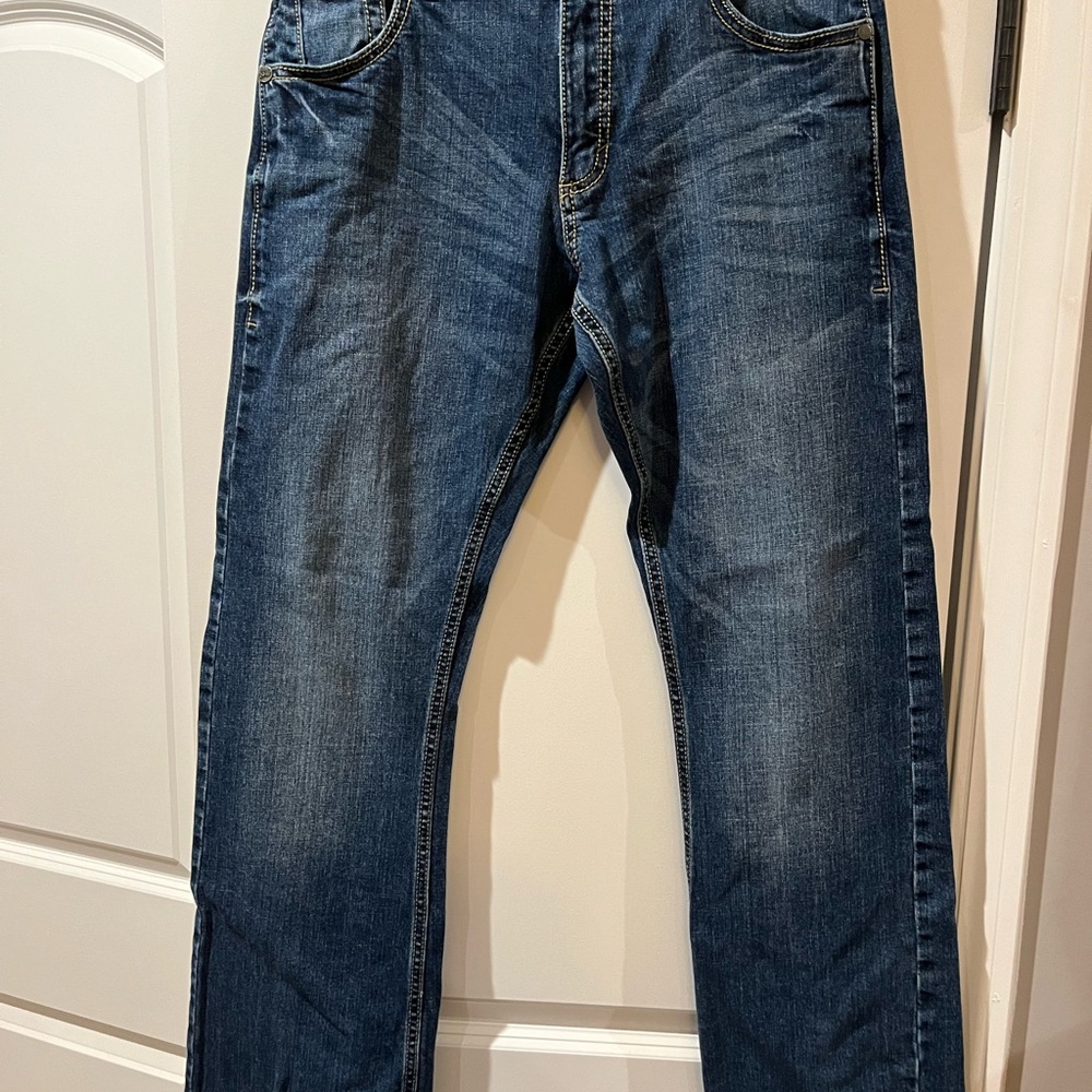 Wrangler Retro Slim Boot 32x34. Classic “W” Stitching.